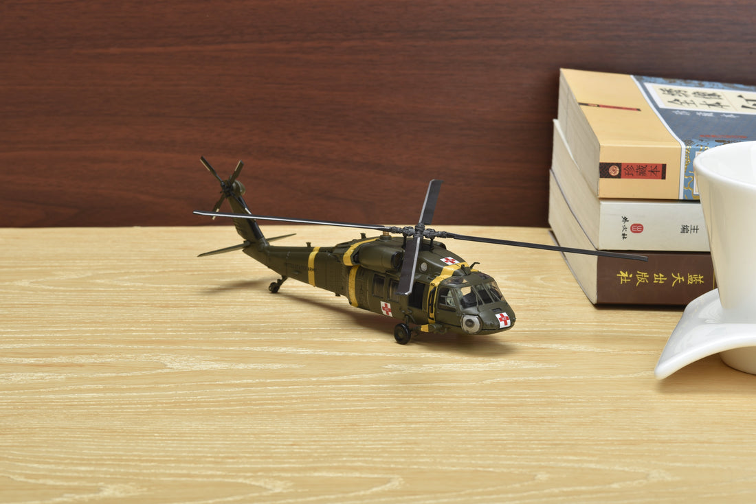 1:72 UH-60 Black Hawk Helicopter Model - Chame LTD
