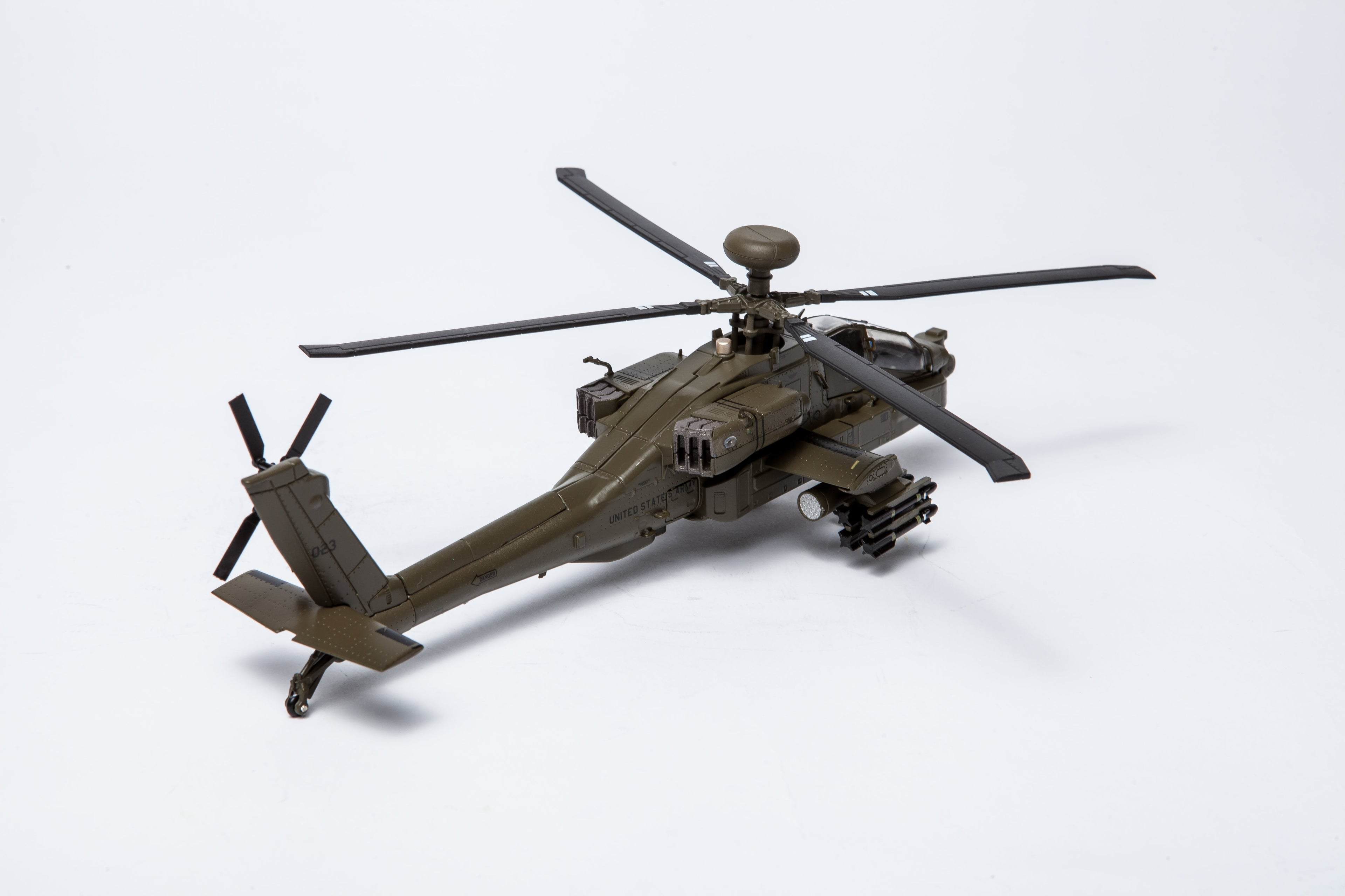 1:72 AH-64 Apache Helicopter Model