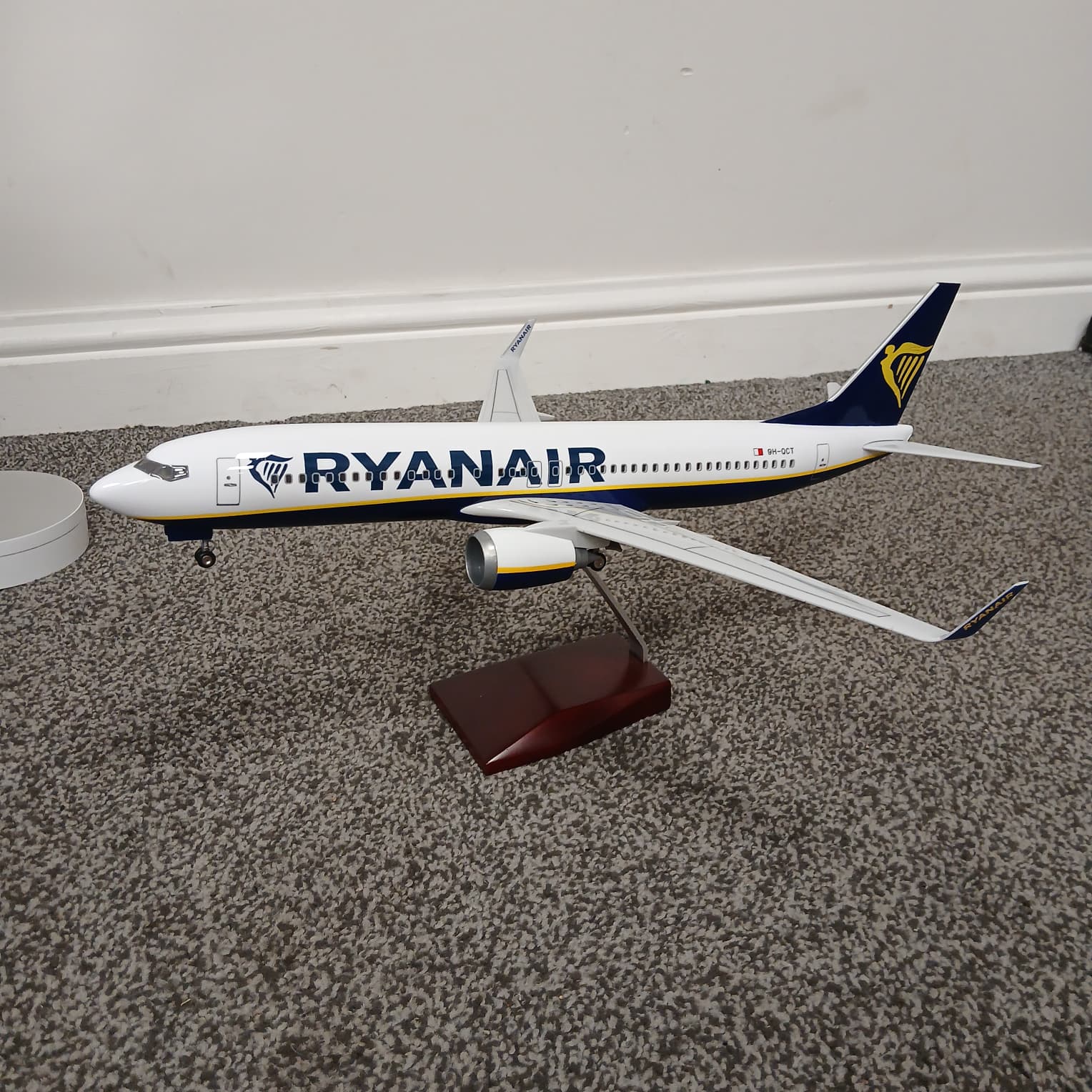 Ryanair Boeing 737 Model Aircraft Large Airline Display Plane