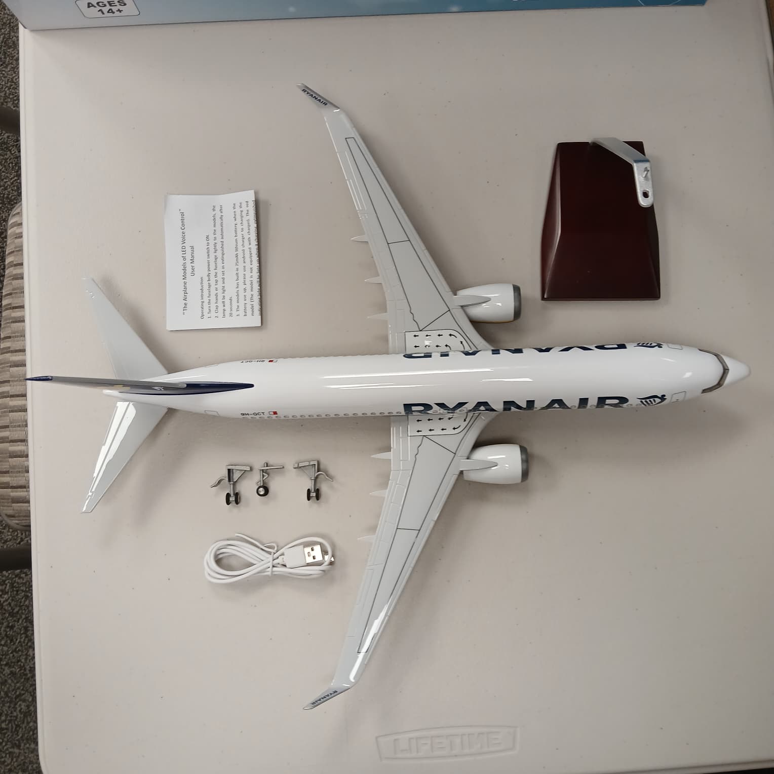 Ryanair Boeing 737 Model Aircraft Large Airline Display Plane