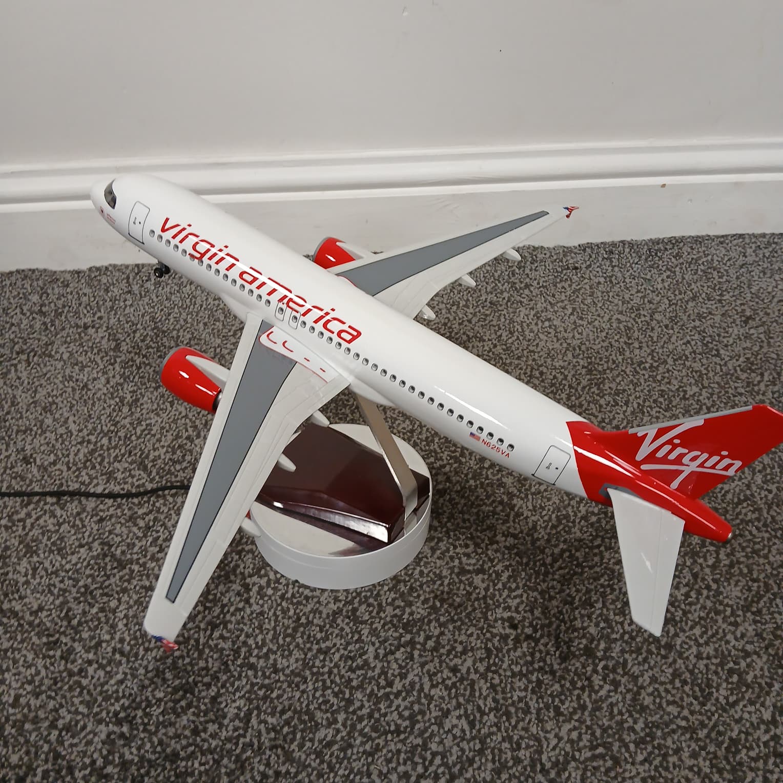 VA Airbus A320 Model Aircraft Large Airline Display Plane
