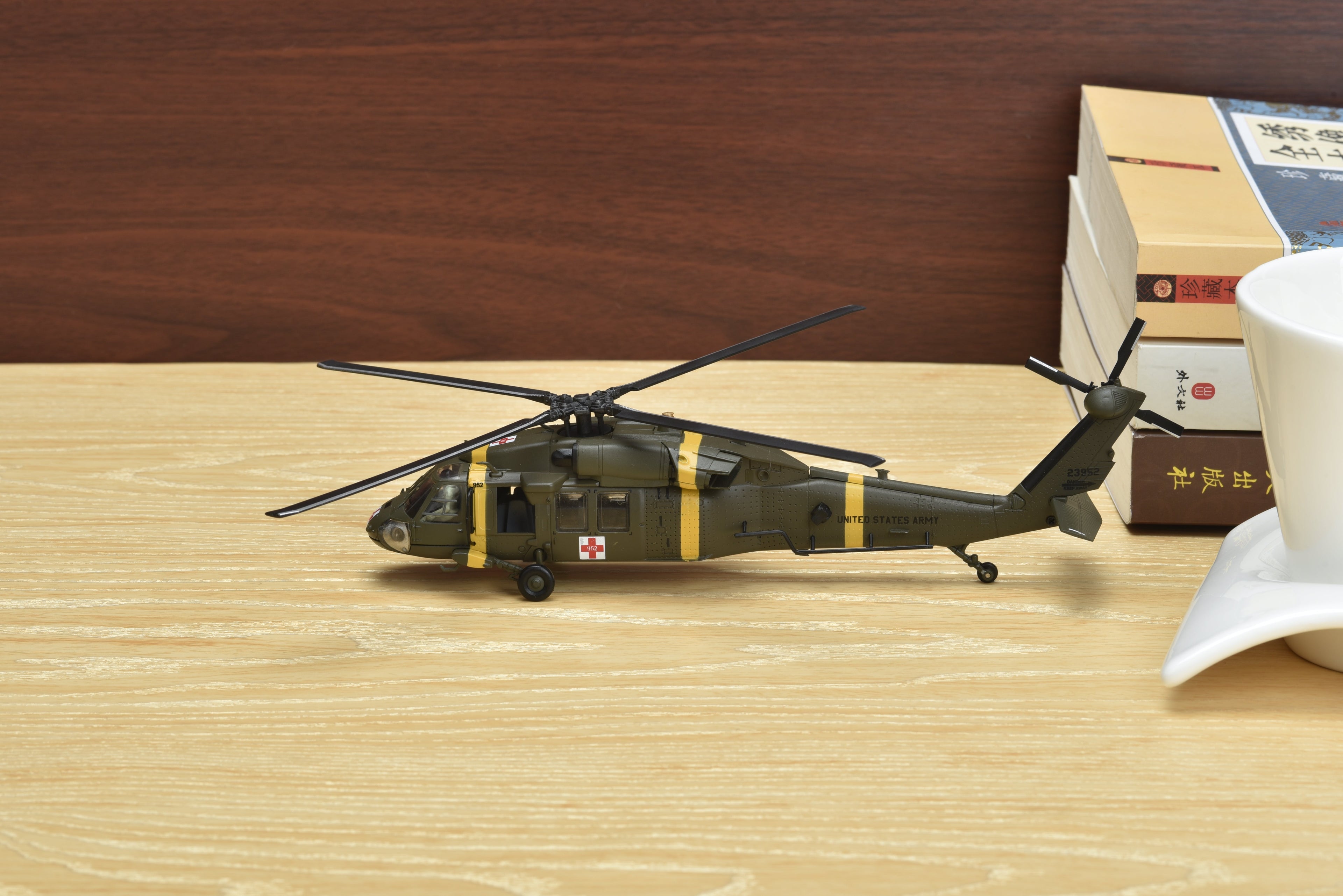 1:72 UH-60 Black Hawk Helicopter Model