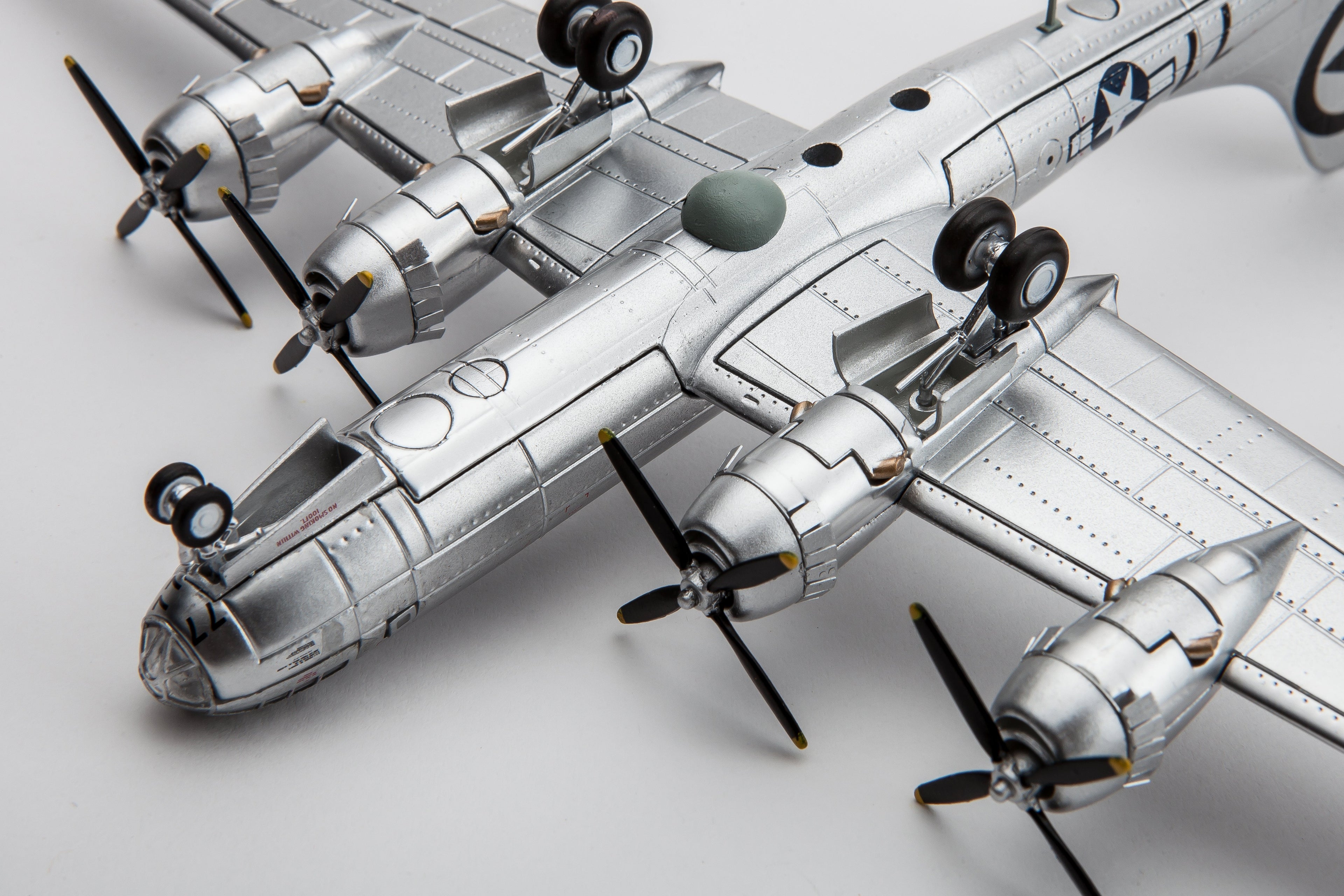 1:144 B-29 Superfortress Bomber Model