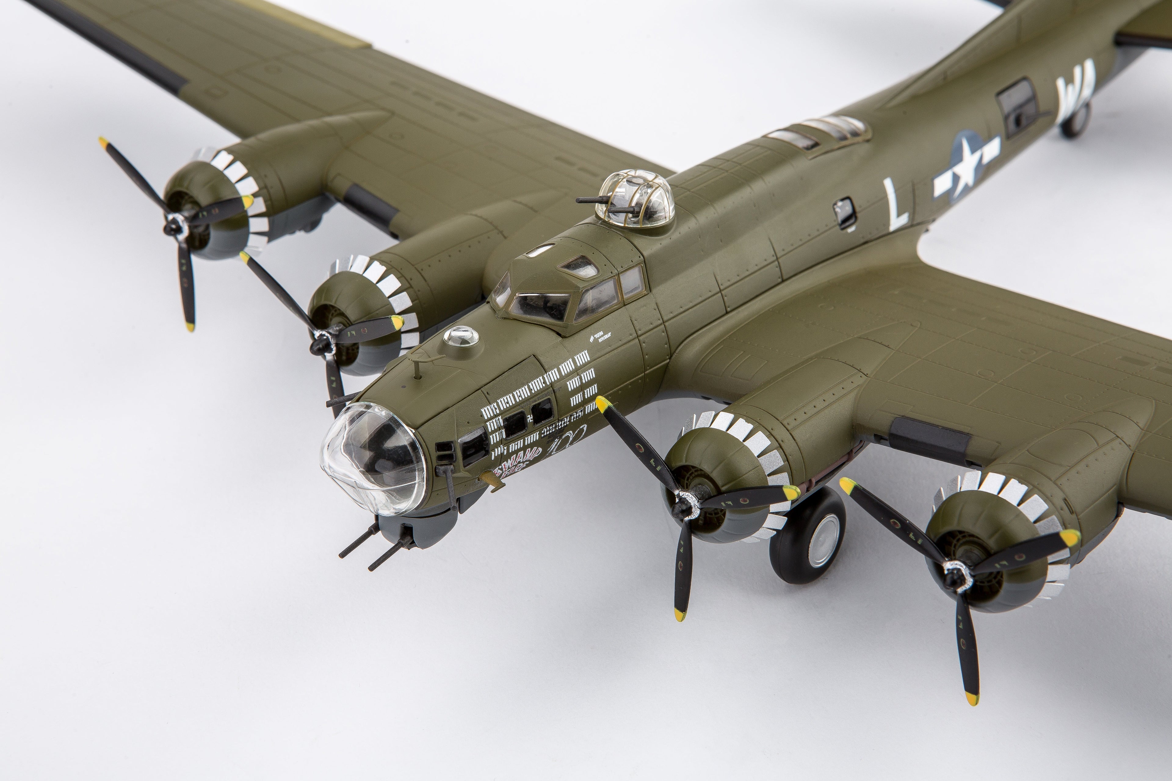 1:200 B-17 Flying Fortress Bomber Model
