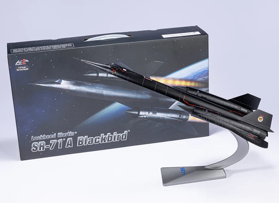 1:200 SR-71A Blackbird Diecast Model – USAF Stealth Recon Aircraft