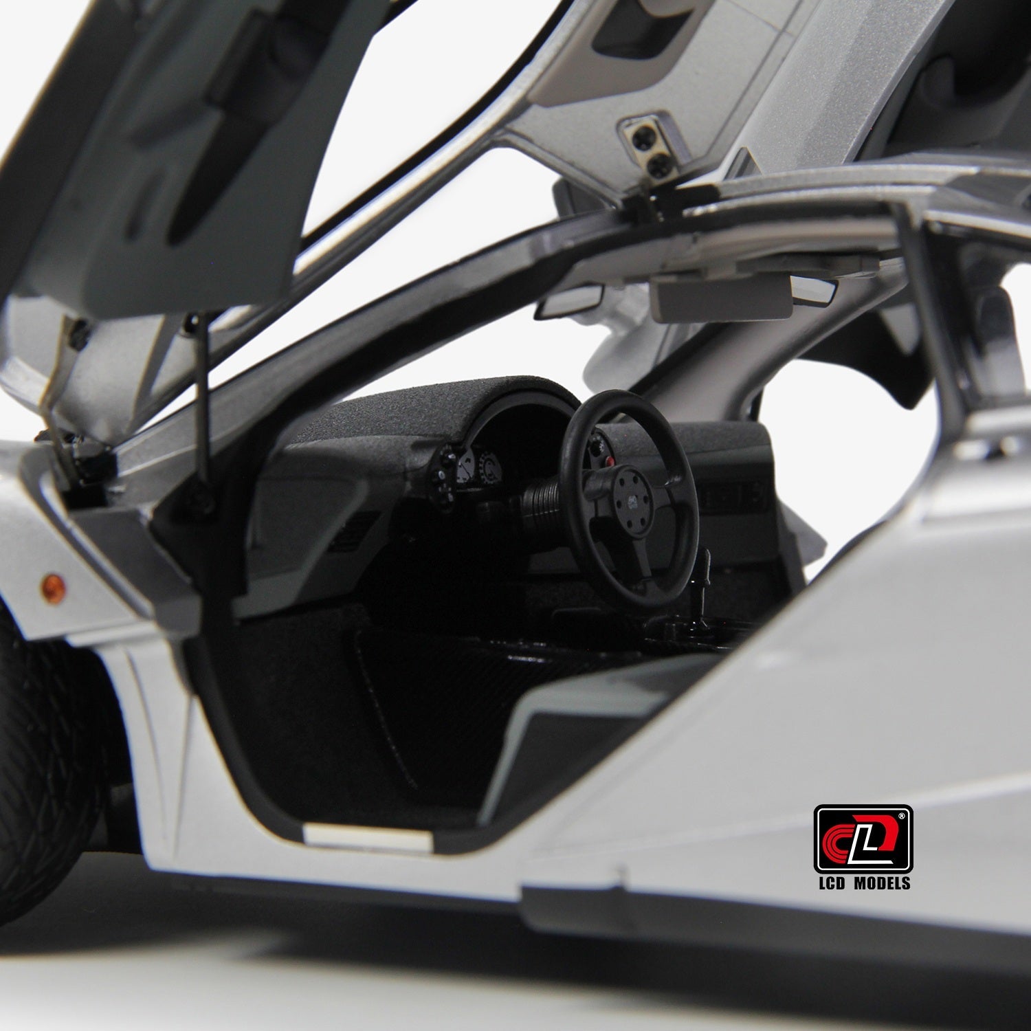 LCD Models McLaren F1 Die-Cast Model Car 1:18 Silver