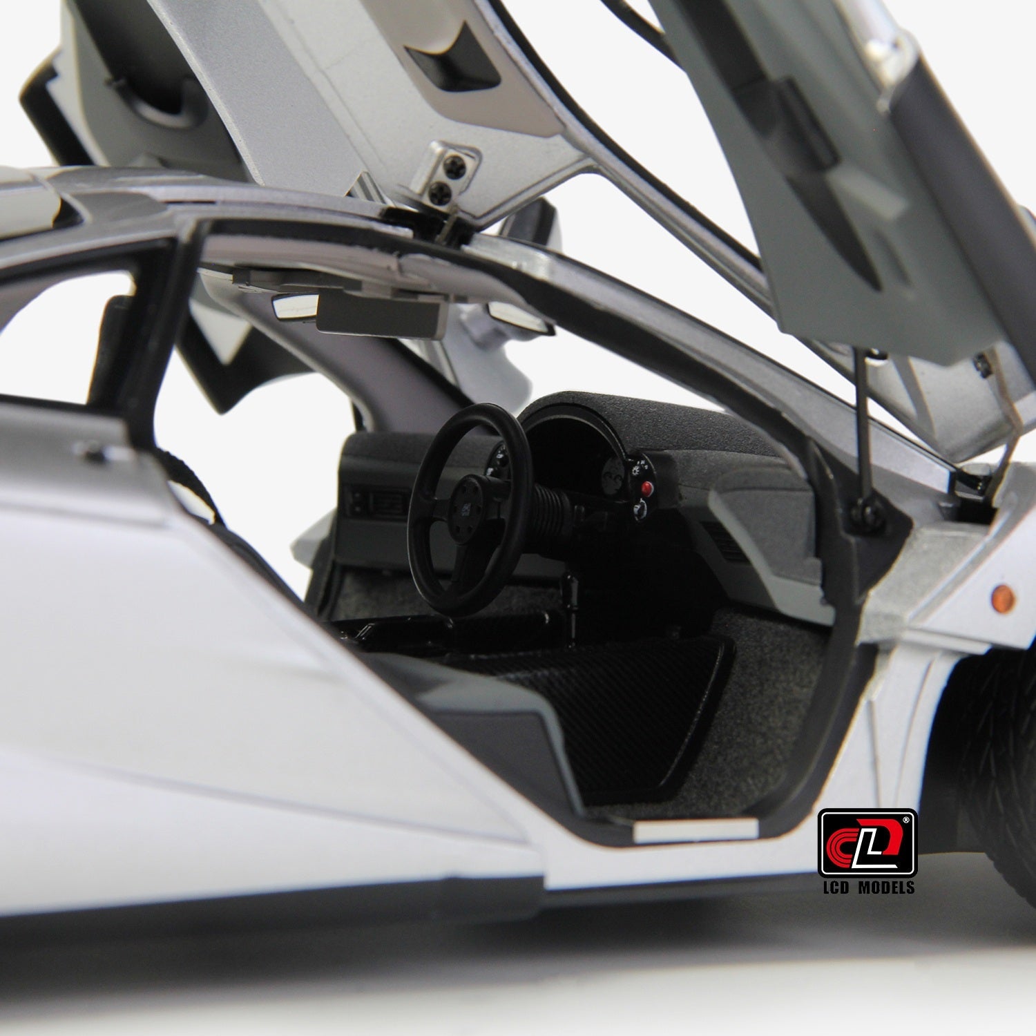 LCD Models McLaren F1 Die-Cast Model Car 1:18 Silver