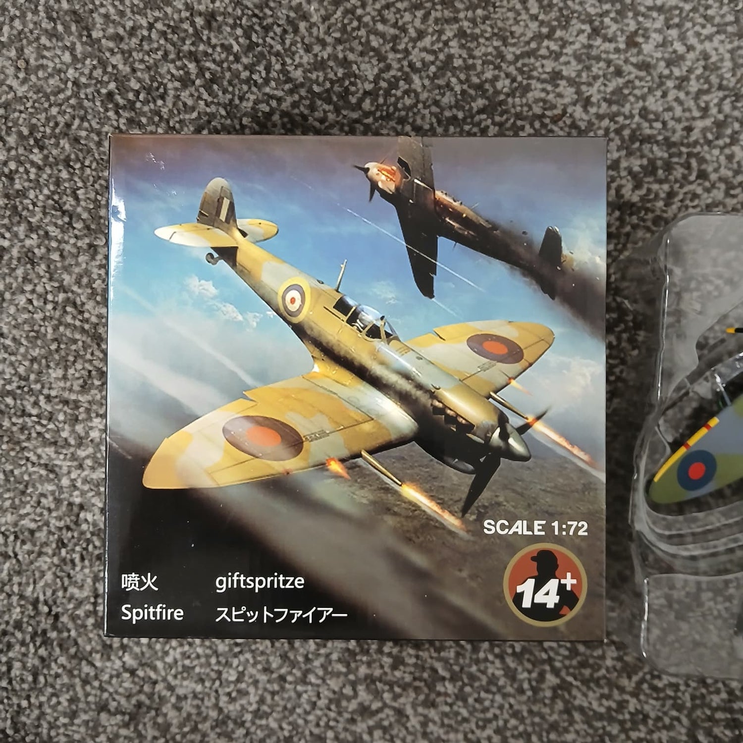 Spitfire MK V/trop Model Plane 1:72 RAF 328 Sqn