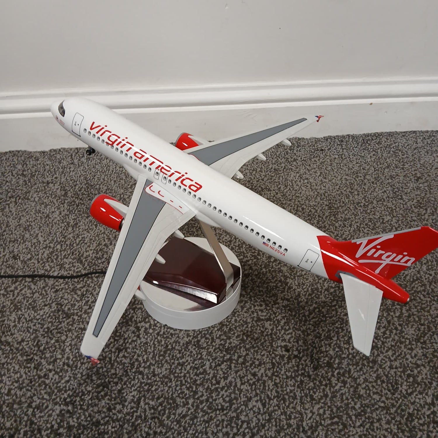 VA Airbus A320 Model Aircraft Large Airline Display Plane