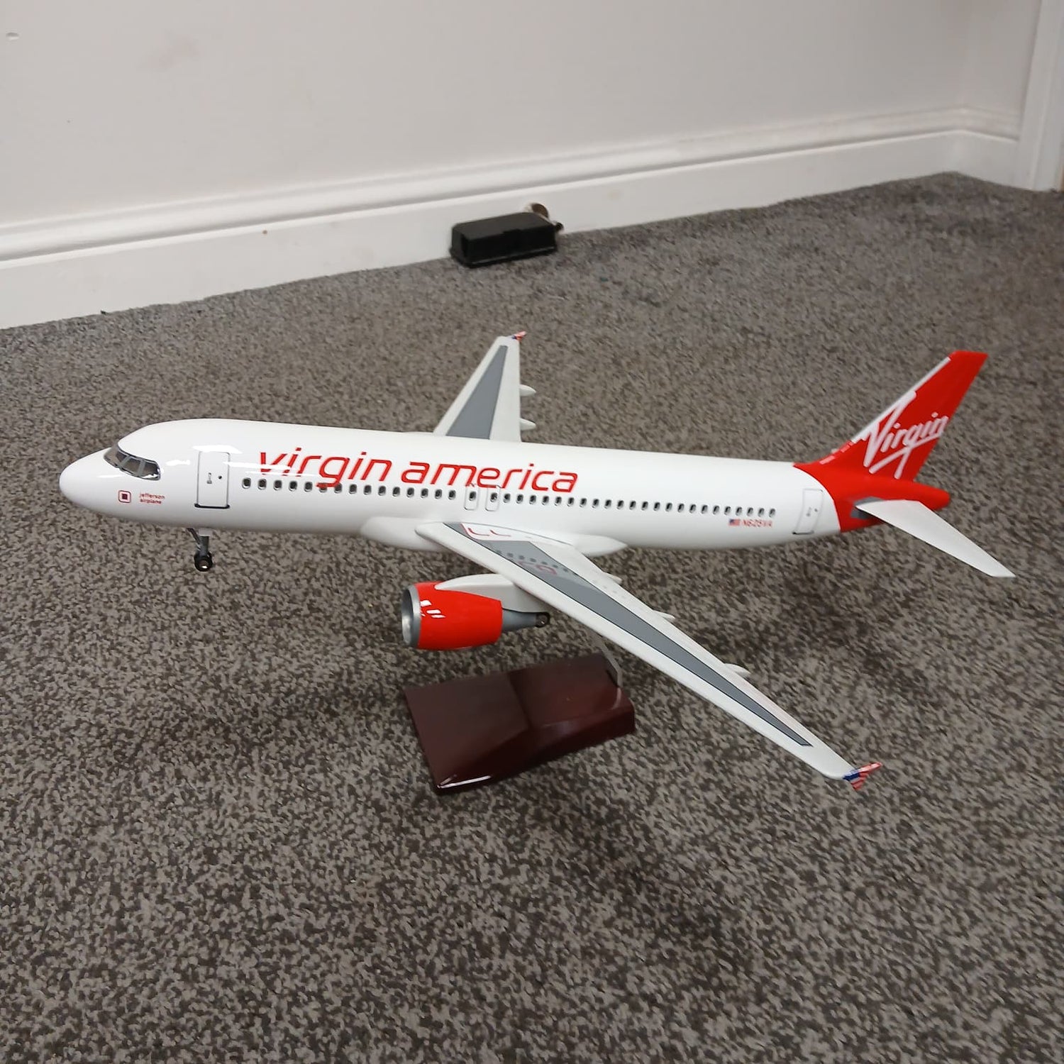 VA Airbus A320 Model Aircraft Large Airline Display Plane